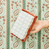 Weezie Wilderberry Linen-Like Paper Guest Towels (25 pieces)